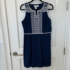 Vineyard Vines Blue Midi Sheath Dress with Sleeveless Design and V-Neck